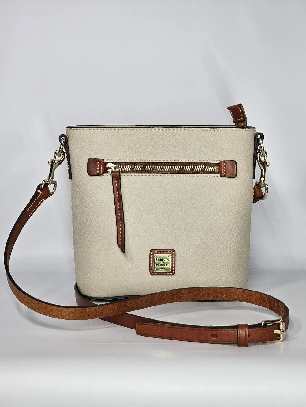 Dooney & Bourke 8x7x3